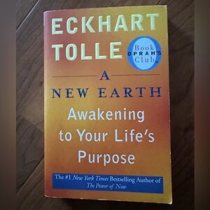 A New Earth by Eckhart Tolle - Awakening to Your Life's Purpose (A) paperback